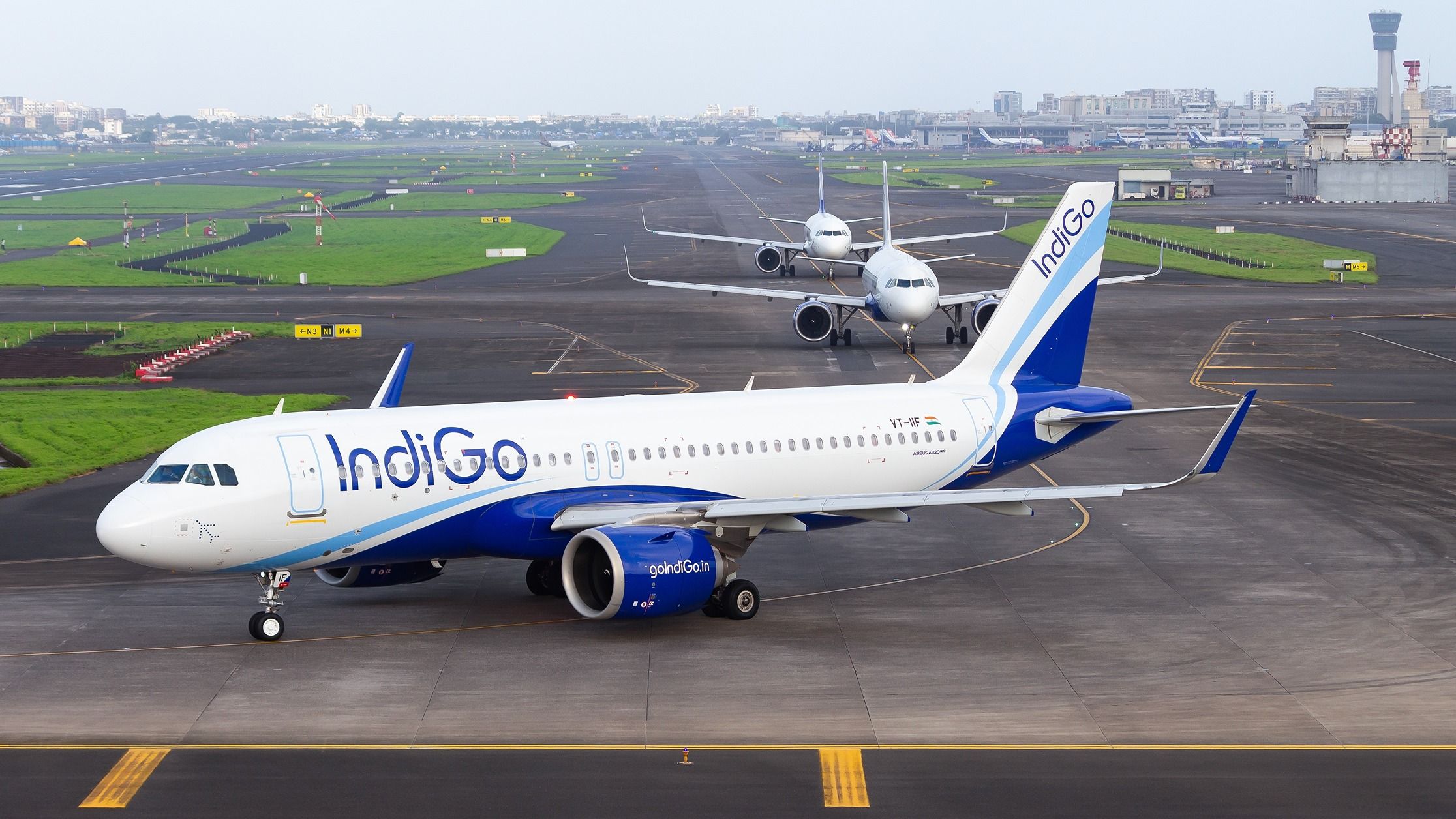 Indigo ตอบกลับหลังจากผู้โดยสารแบ่งปันวิดีโอของแมลงสาบใน Aircraft Galley