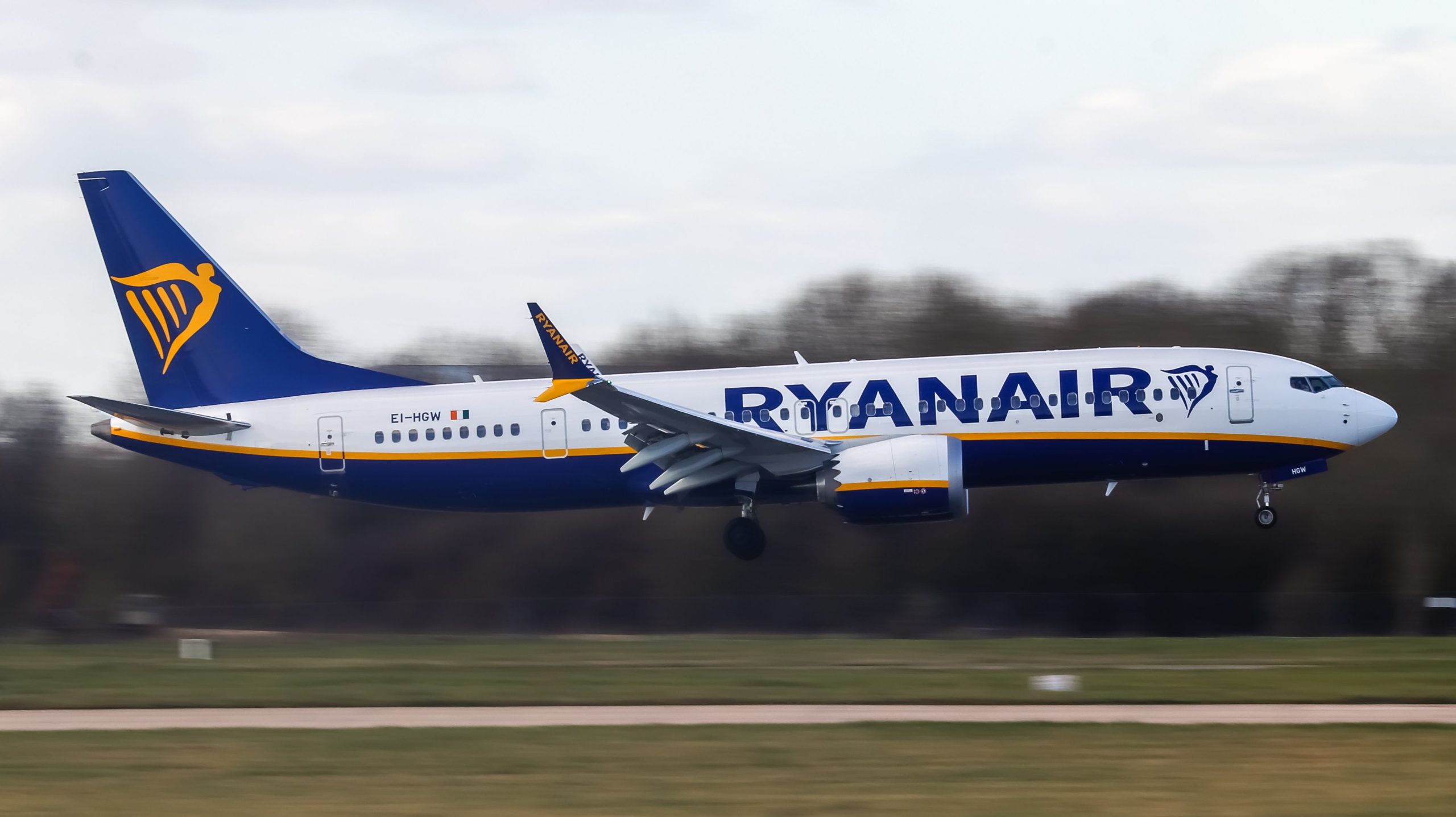 Ryanair เห็นกำไร H1 ลดลง 18% เป็น 1.9 พันล้านดอลลาร์: ผลกระทบของความล่าช้าของเครื่องบินโบอิ้ง
