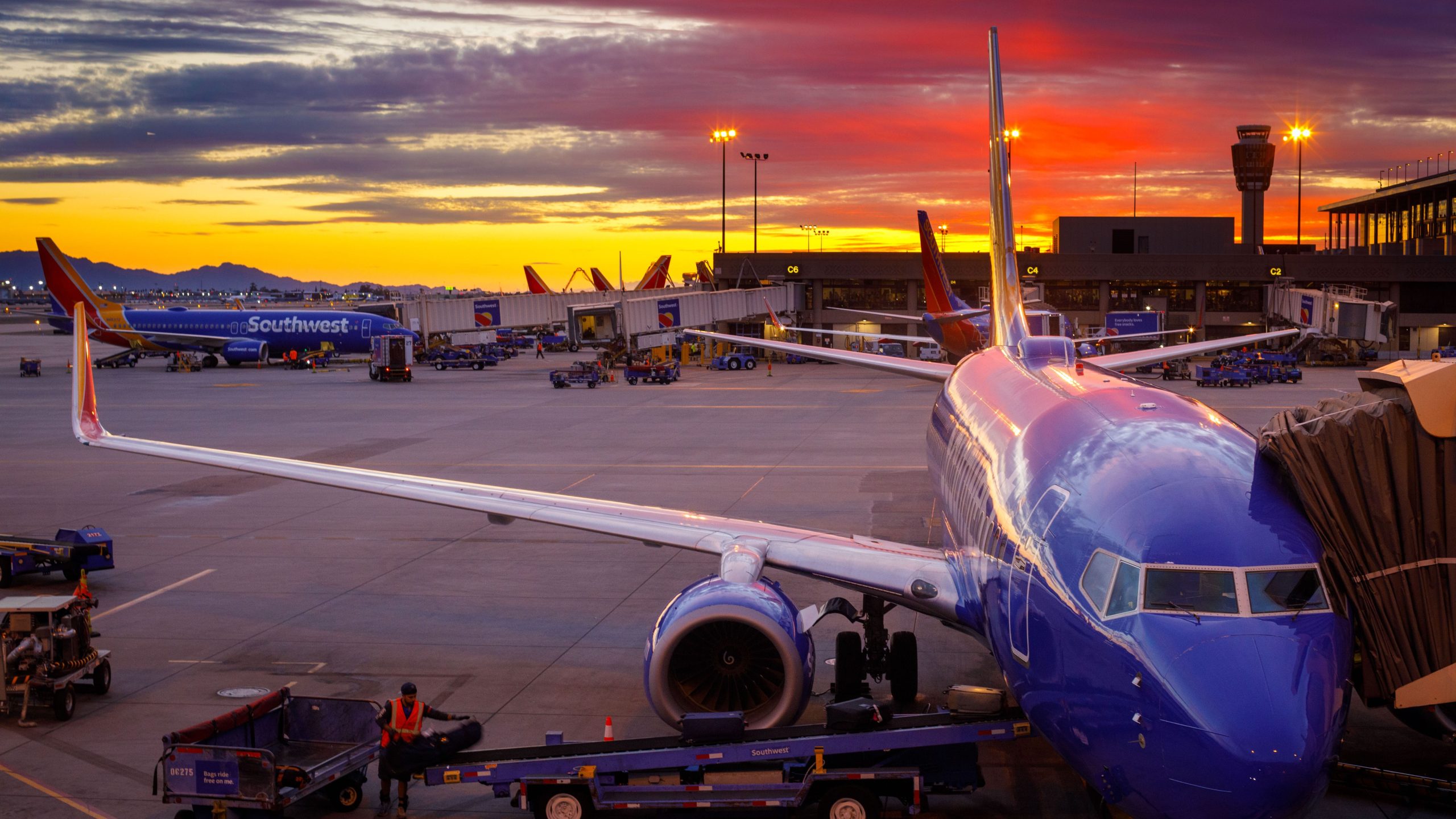 Southwest Airlines Boeing 737-800 ถูกลบออกจากการให้บริการหลังจากแล็ปท็อปไฟหยุดใน Reno