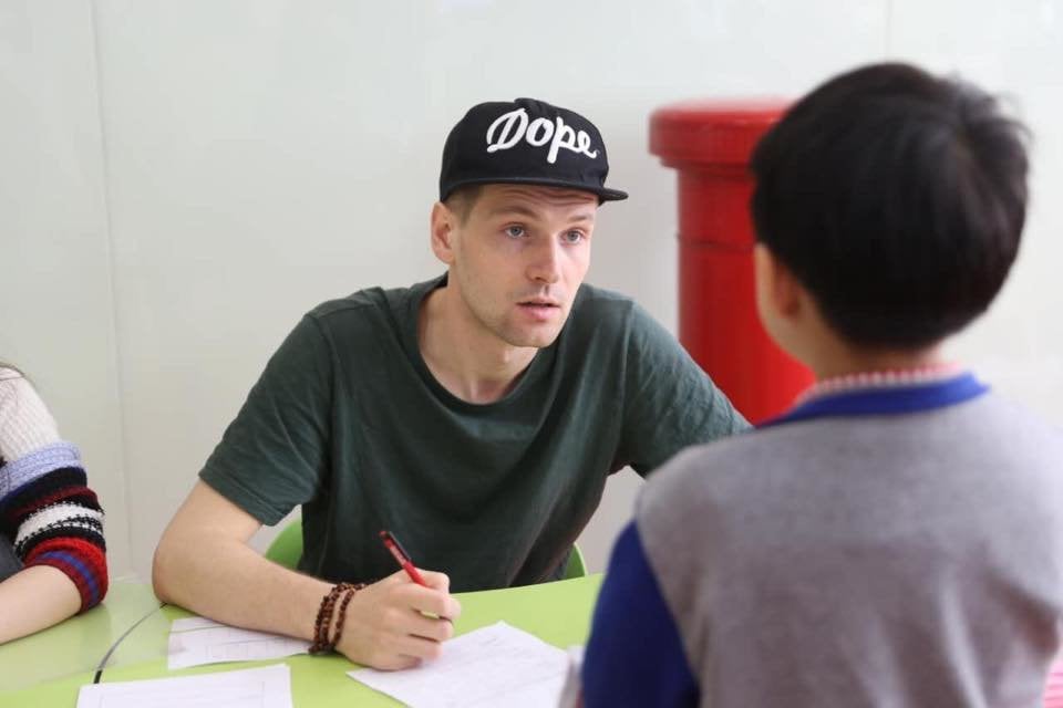 วิธีทำความเข้าใจสัญญาการสอนในต่างประเทศของคุณอย่างสมบูรณ์