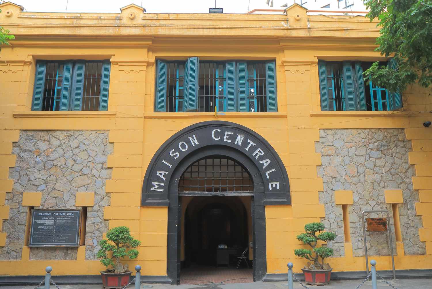 ทัวร์ ฮานอยฮิลตัน เรือนจำ Hoa Lo ที่น่าอับอายในเวียดนาม - สตูดิโอการ ...