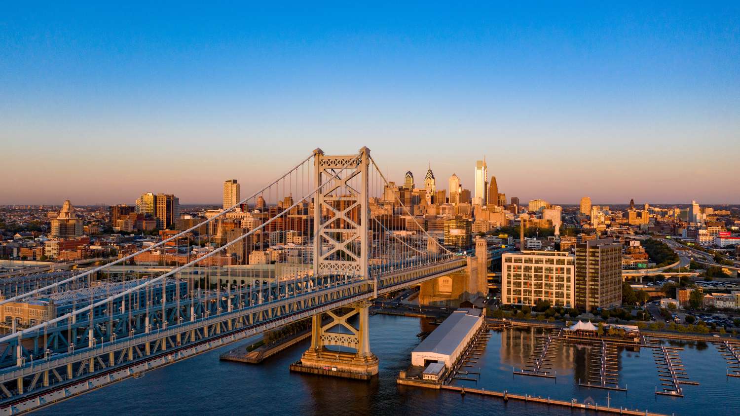 Cách đi từ Pittsburgh đến Philadelphia bằng tàu hỏa, xe buýt, xe hơi và máy bay